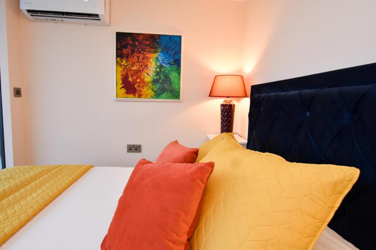 Unique Seafront Triplex Penthouse With Panoramic Bedroom & Rooftop Jacuzzi Overlooking Valletta Sliema Exterior photo