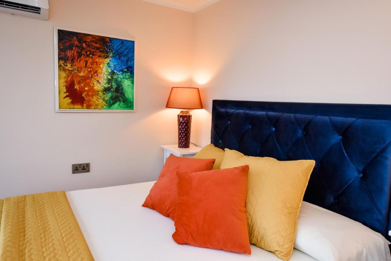 Unique Seafront Triplex Penthouse With Panoramic Bedroom & Rooftop Jacuzzi Overlooking Valletta Sliema Exterior photo