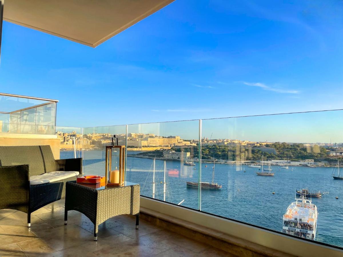 Unique Seafront Triplex Penthouse With Panoramic Bedroom & Rooftop Jacuzzi Overlooking Valletta Sliema Exterior photo