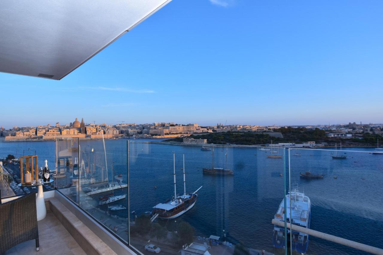 Unique Seafront Triplex Penthouse With Panoramic Bedroom & Rooftop Jacuzzi Overlooking Valletta Sliema Exterior photo