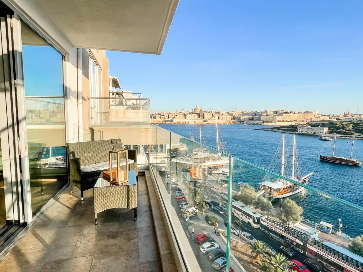 Unique Seafront Triplex Penthouse With Panoramic Bedroom & Rooftop Jacuzzi Overlooking Valletta Sliema Exterior photo