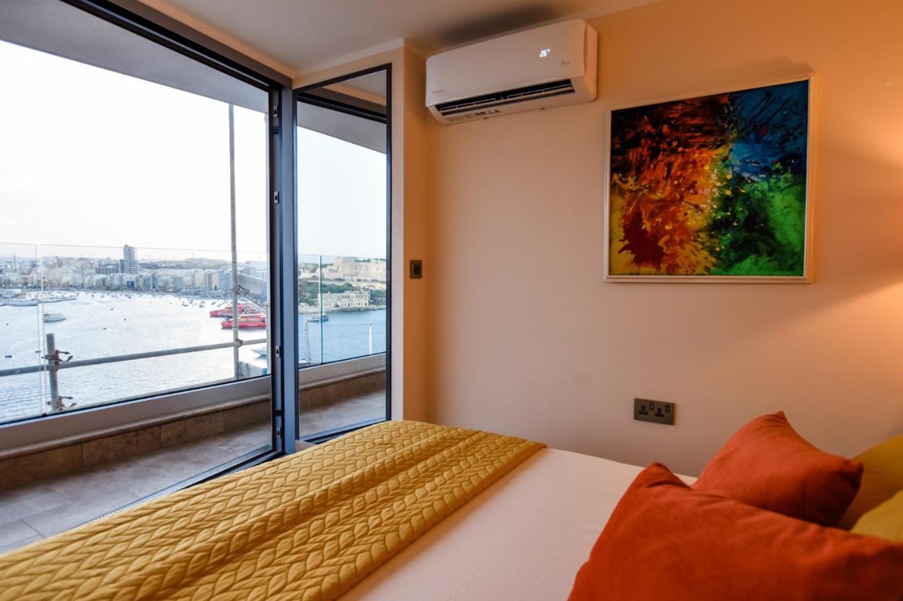 Unique Seafront Triplex Penthouse With Panoramic Bedroom & Rooftop Jacuzzi Overlooking Valletta Sliema Exterior photo