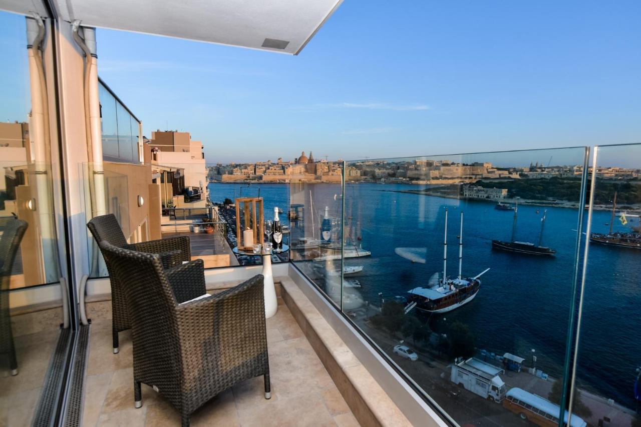 Unique Seafront Triplex Penthouse With Panoramic Bedroom & Rooftop Jacuzzi Overlooking Valletta Sliema Exterior photo