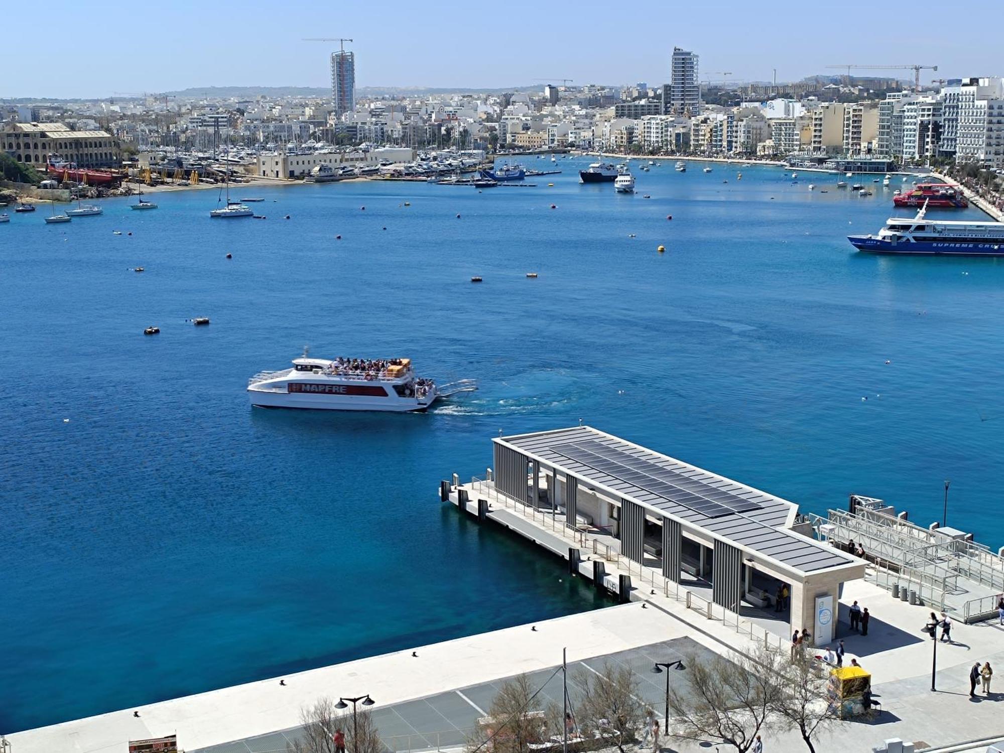 Unique Seafront Triplex Penthouse With Panoramic Bedroom & Rooftop Jacuzzi Overlooking Valletta Sliema Exterior photo